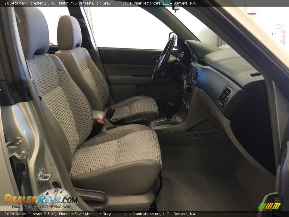 2004 Subaru Forester 2.5 XS Platinum Silver Metallic / Gray Photo #13