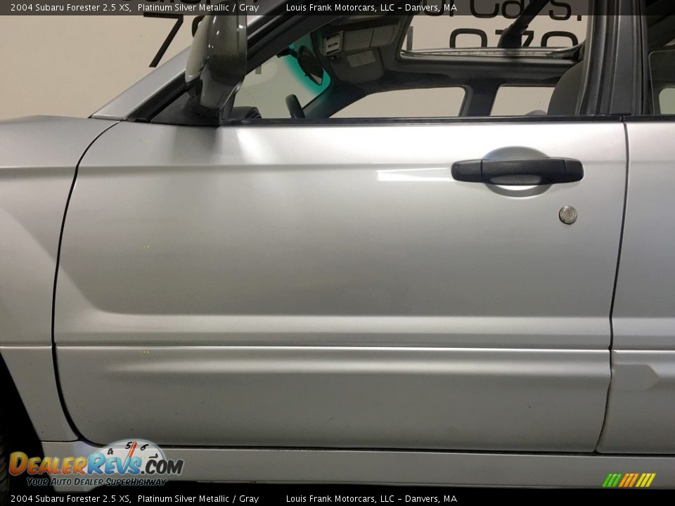 2004 Subaru Forester 2.5 XS Platinum Silver Metallic / Gray Photo #32