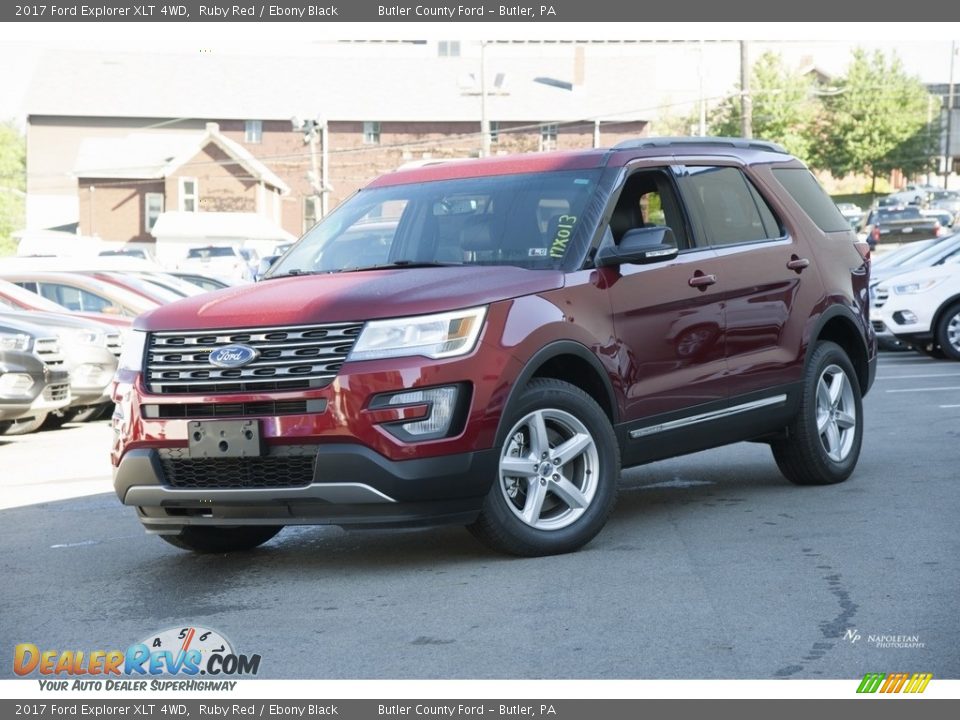 Front 3/4 View of 2017 Ford Explorer XLT 4WD Photo #1