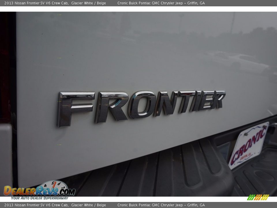 2013 Nissan Frontier SV V6 Crew Cab Glacier White / Beige Photo #19