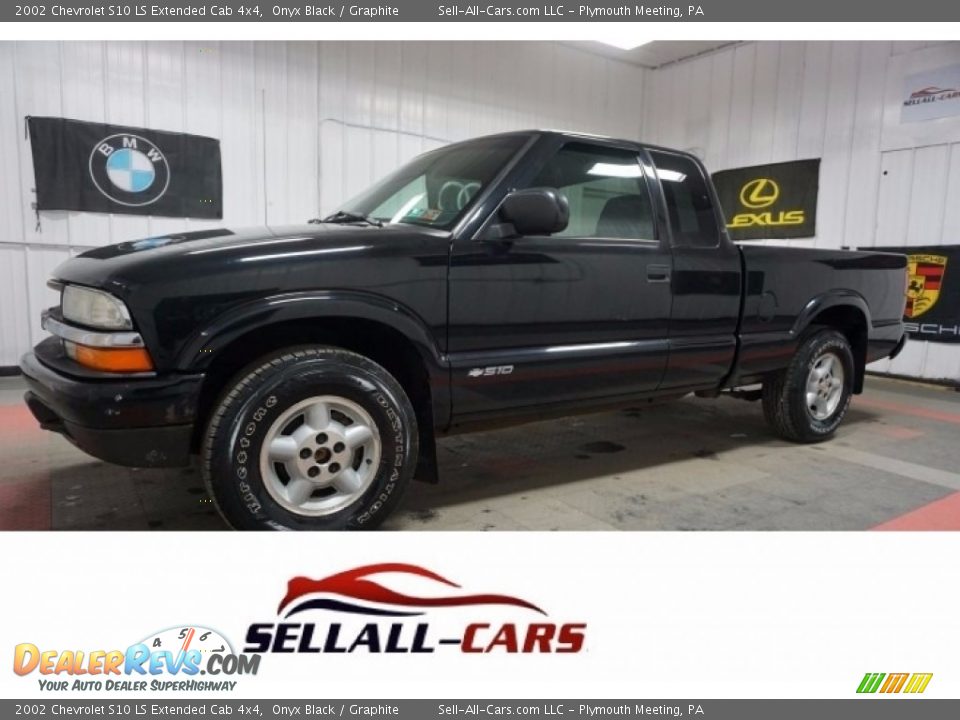 2002 Chevrolet S10 LS Extended Cab 4x4 Onyx Black / Graphite Photo #1