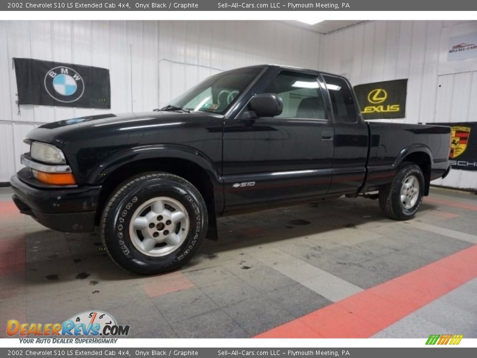 2002 Chevrolet S10 LS Extended Cab 4x4 Onyx Black / Graphite Photo #2