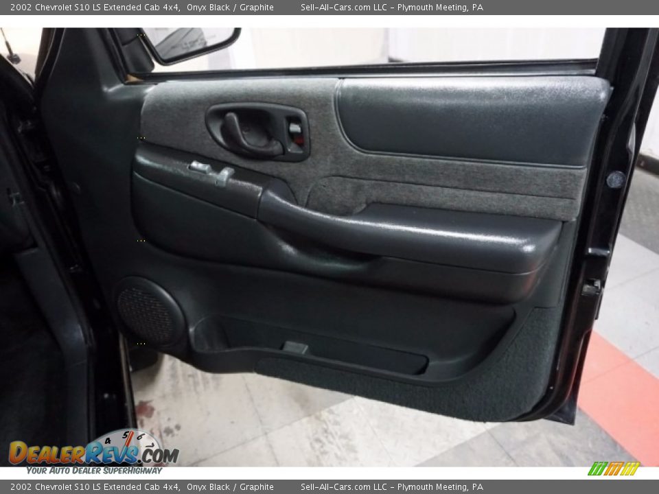 2002 Chevrolet S10 LS Extended Cab 4x4 Onyx Black / Graphite Photo #16