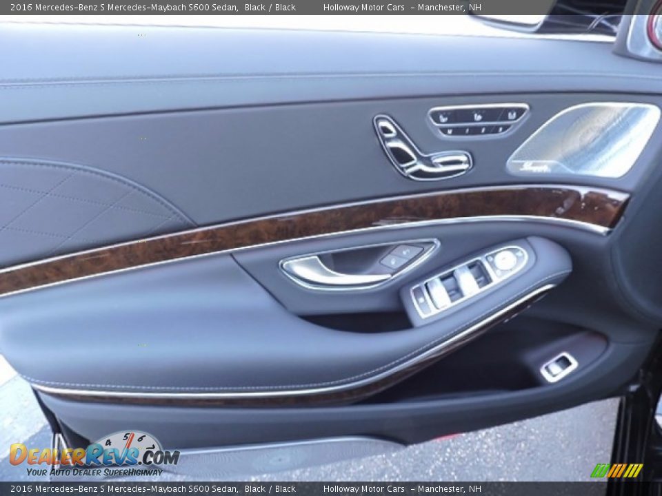 Door Panel of 2016 Mercedes-Benz S Mercedes-Maybach S600 Sedan Photo #22