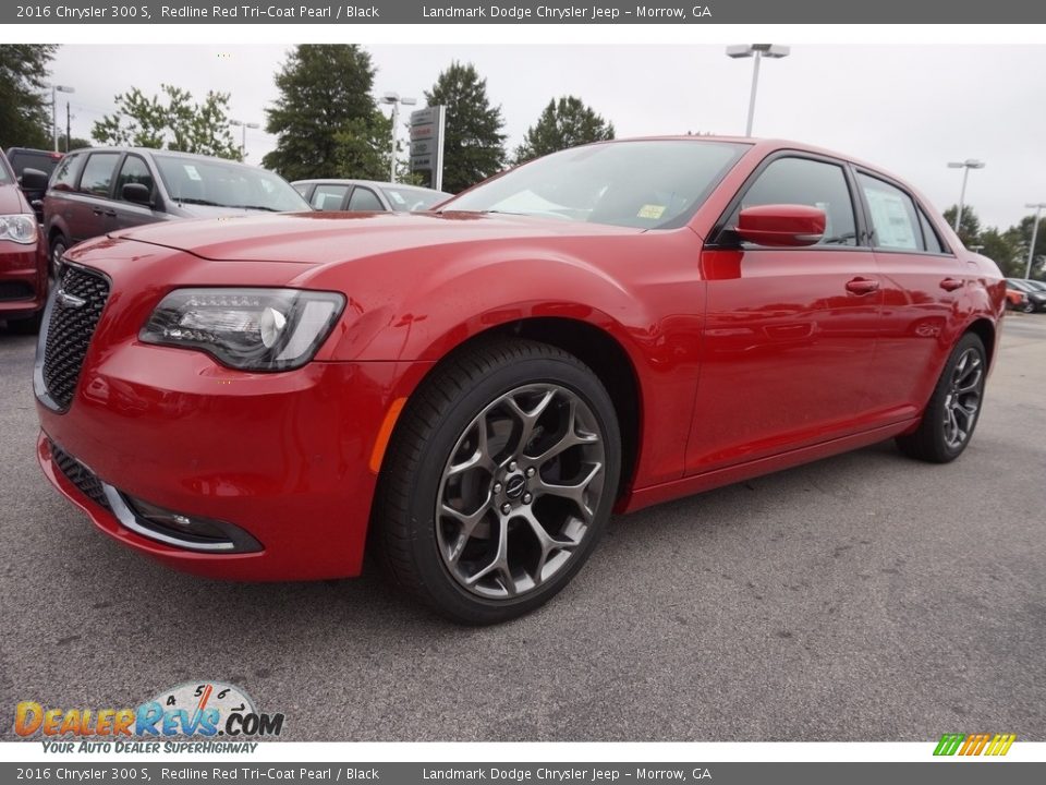 Front 3/4 View of 2016 Chrysler 300 S Photo #1