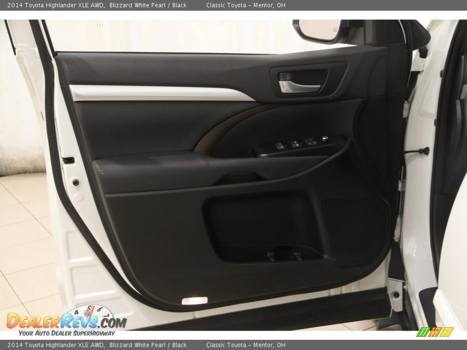 2014 Toyota Highlander XLE AWD Blizzard White Pearl / Black Photo #4