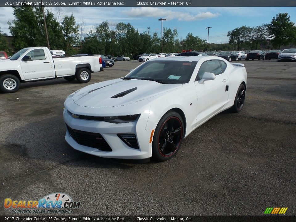 Front 3/4 View of 2017 Chevrolet Camaro SS Coupe Photo #1