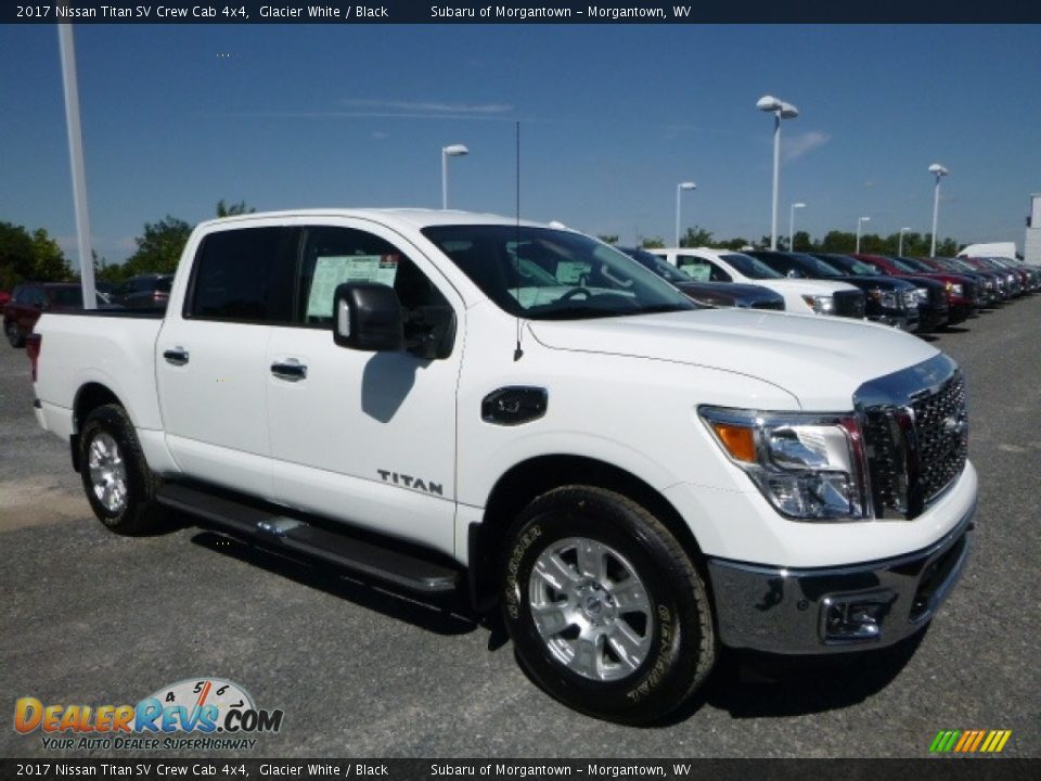 Front 3/4 View of 2017 Nissan Titan SV Crew Cab 4x4 Photo #1