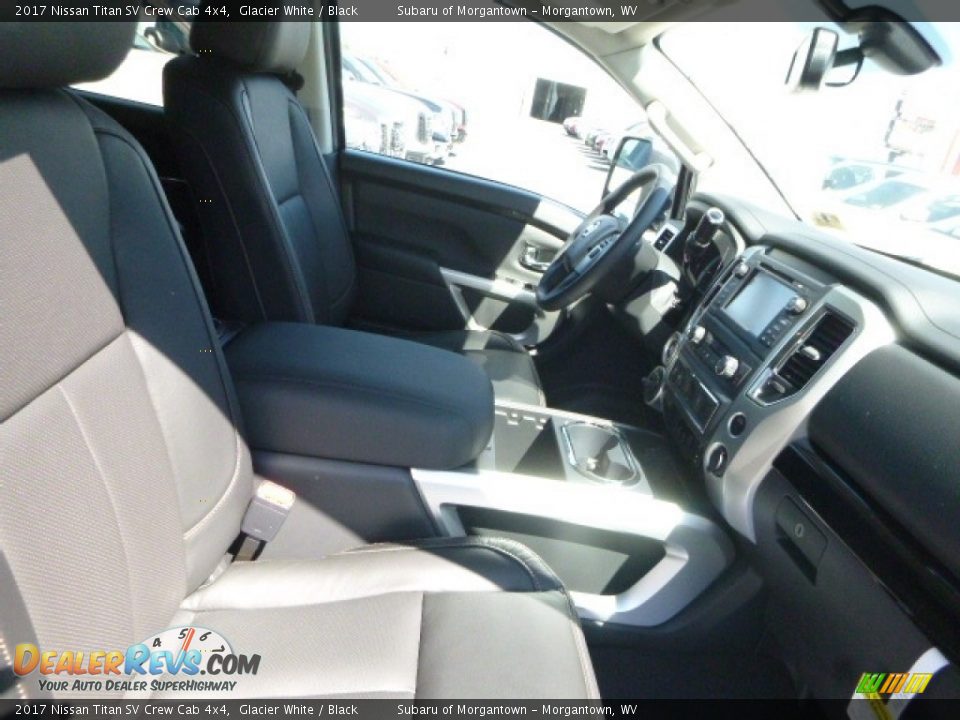 2017 Nissan Titan SV Crew Cab 4x4 Glacier White / Black Photo #4