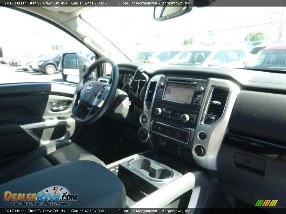 Dashboard of 2017 Nissan Titan SV Crew Cab 4x4 Photo #5