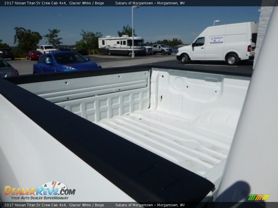 2017 Nissan Titan SV Crew Cab 4x4 Glacier White / Beige Photo #6