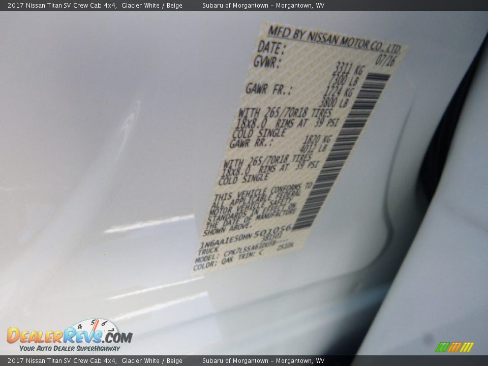 2017 Nissan Titan SV Crew Cab 4x4 Glacier White / Beige Photo #16