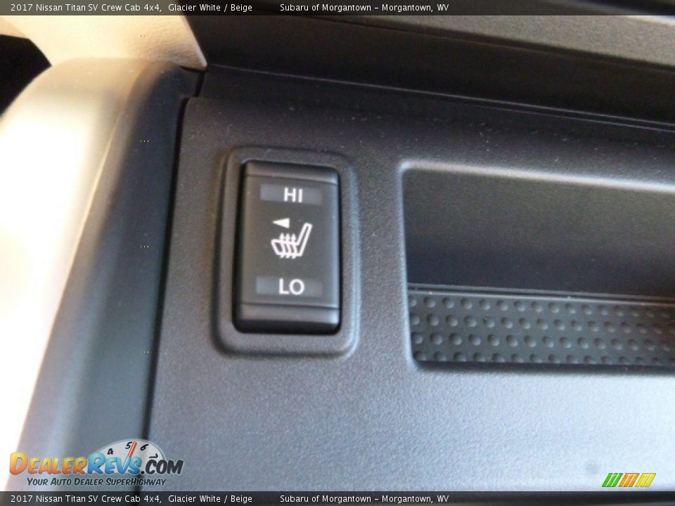 2017 Nissan Titan SV Crew Cab 4x4 Glacier White / Beige Photo #20