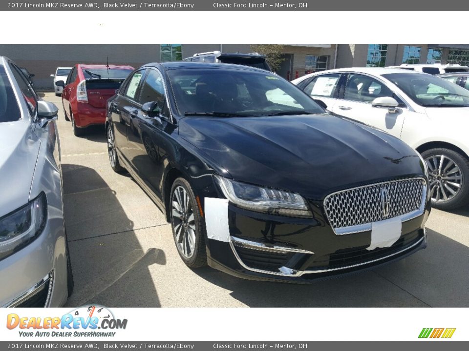 Front 3/4 View of 2017 Lincoln MKZ Reserve AWD Photo #1