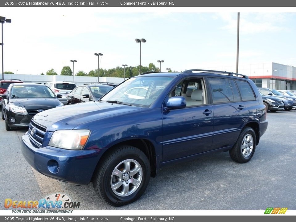 Front 3/4 View of 2005 Toyota Highlander V6 4WD Photo #7