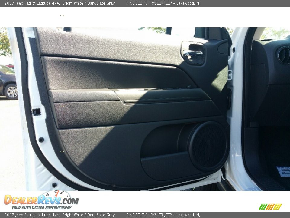 2017 Jeep Patriot Latitude 4x4 Bright White / Dark Slate Gray Photo #7