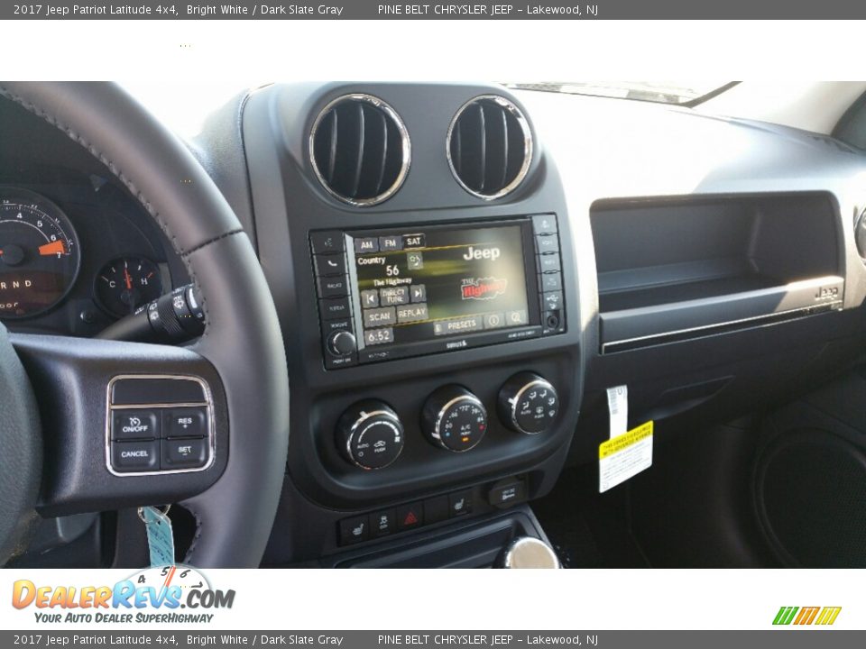 2017 Jeep Patriot Latitude 4x4 Bright White / Dark Slate Gray Photo #8