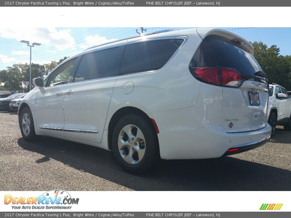 2017 Chrysler Pacifica Touring L Plus Bright White / Cognac/Alloy/Toffee Photo #4