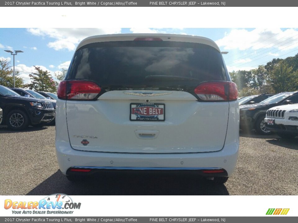 2017 Chrysler Pacifica Touring L Plus Bright White / Cognac/Alloy/Toffee Photo #5