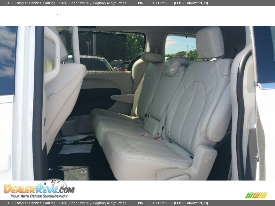 2017 Chrysler Pacifica Touring L Plus Bright White / Cognac/Alloy/Toffee Photo #6
