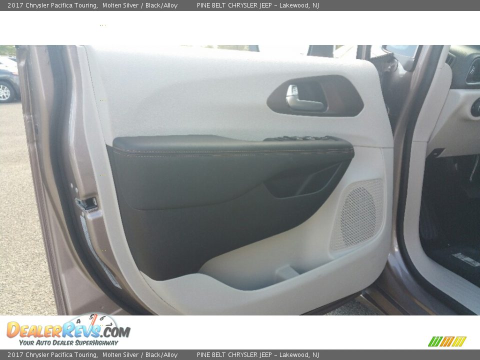 2017 Chrysler Pacifica Touring Molten Silver / Black/Alloy Photo #8