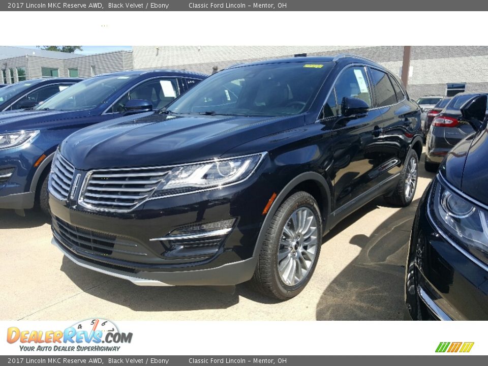Front 3/4 View of 2017 Lincoln MKC Reserve AWD Photo #1