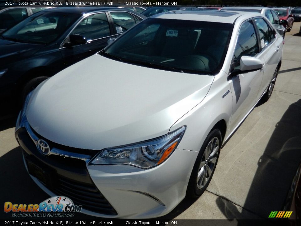 2017 Toyota Camry Hybrid XLE Blizzard White Pearl / Ash Photo #1
