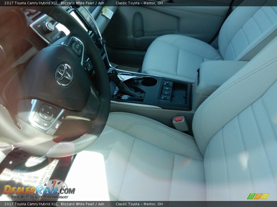 2017 Toyota Camry Hybrid XLE Blizzard White Pearl / Ash Photo #4