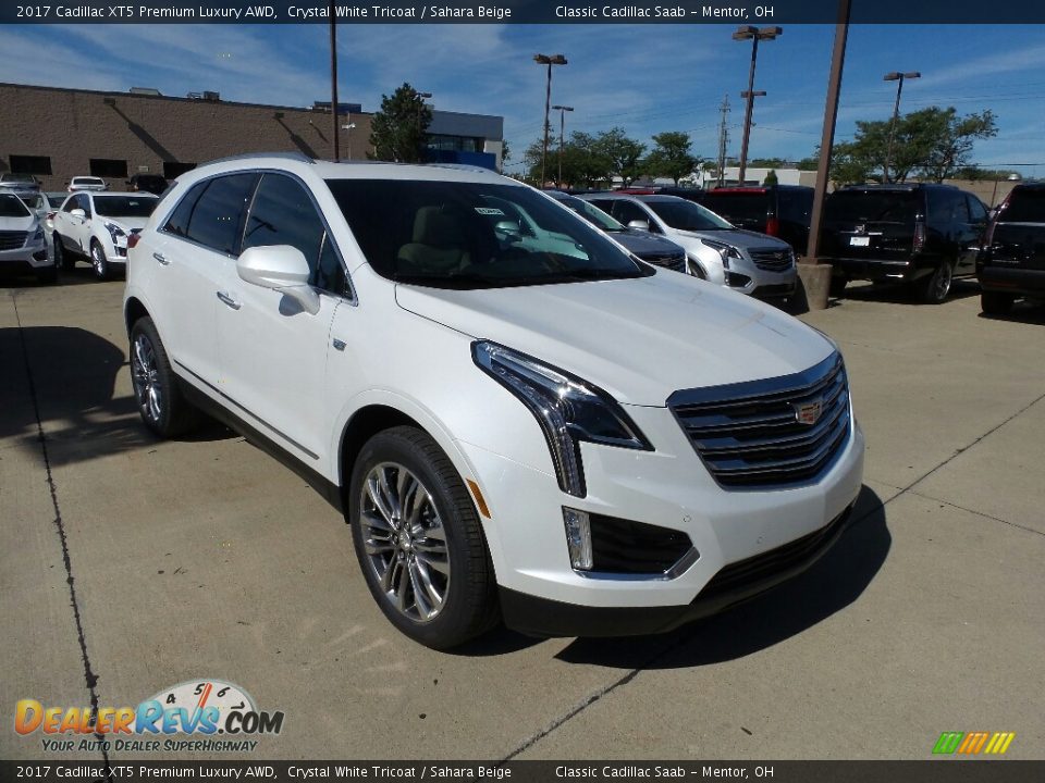 Front 3/4 View of 2017 Cadillac XT5 Premium Luxury AWD Photo #1