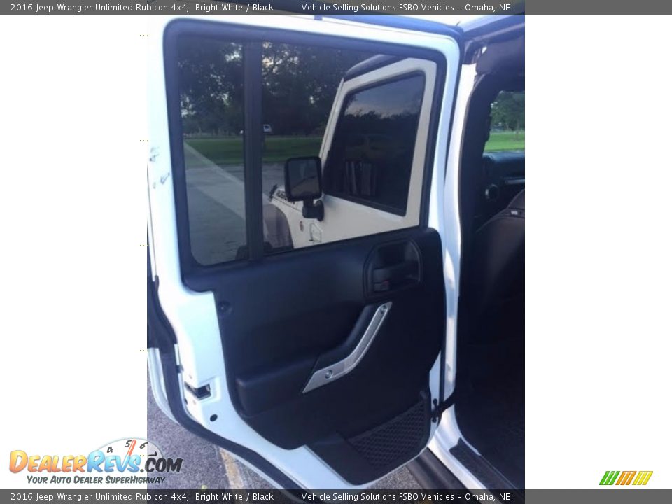 2016 Jeep Wrangler Unlimited Rubicon 4x4 Bright White / Black Photo #17
