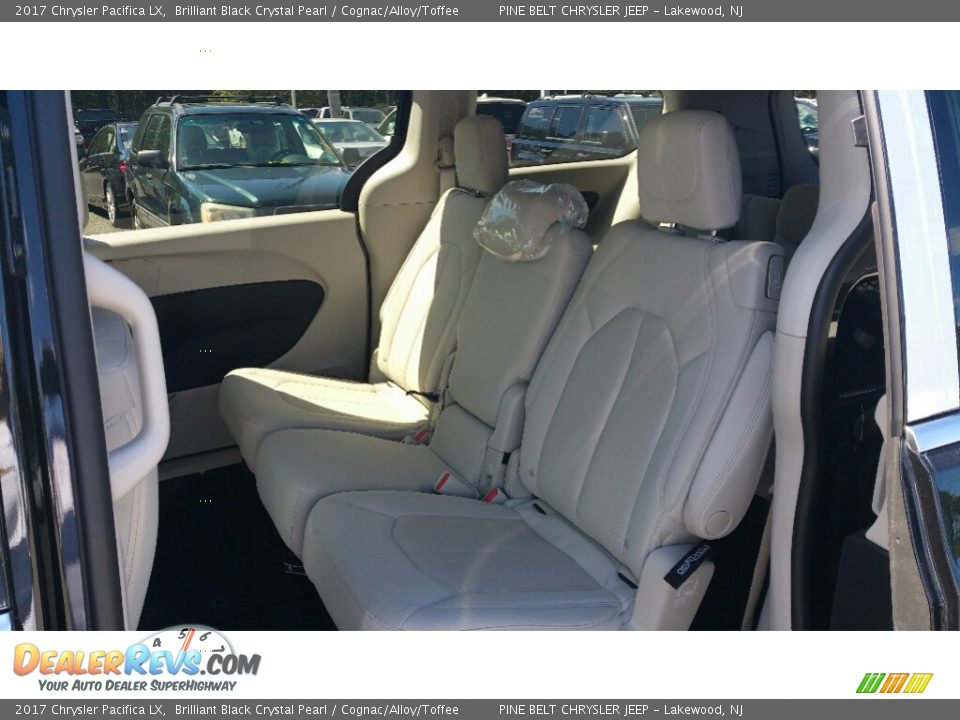 2017 Chrysler Pacifica LX Brilliant Black Crystal Pearl / Cognac/Alloy/Toffee Photo #6