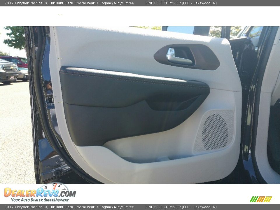 2017 Chrysler Pacifica LX Brilliant Black Crystal Pearl / Cognac/Alloy/Toffee Photo #7