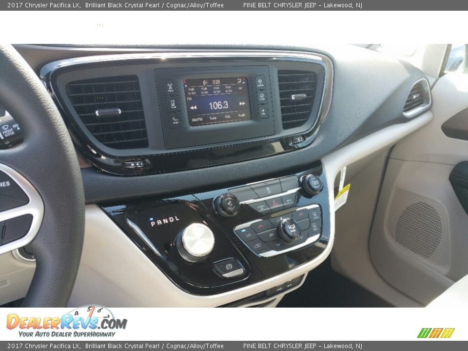 2017 Chrysler Pacifica LX Brilliant Black Crystal Pearl / Cognac/Alloy/Toffee Photo #10