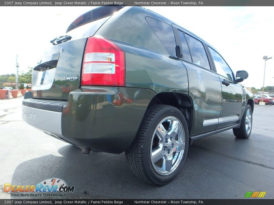 2007 Jeep Compass Limited Jeep Green Metallic / Pastel Pebble Beige Photo #9