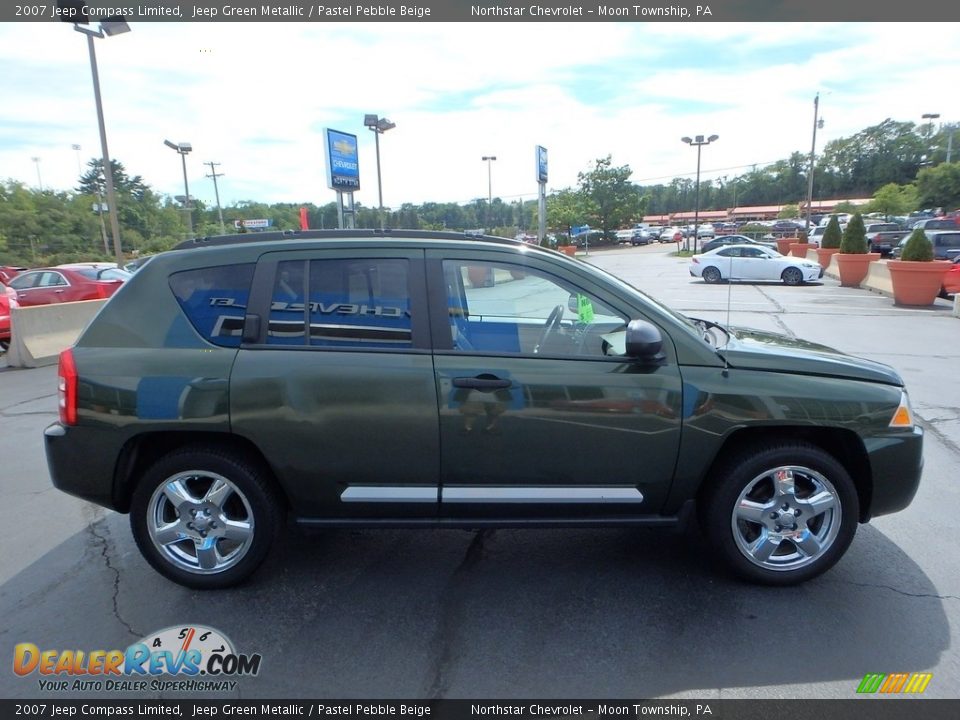 2007 Jeep Compass Limited Jeep Green Metallic / Pastel Pebble Beige Photo #10