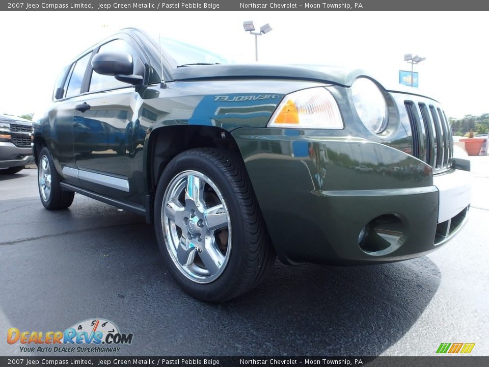 2007 Jeep Compass Limited Jeep Green Metallic / Pastel Pebble Beige Photo #12