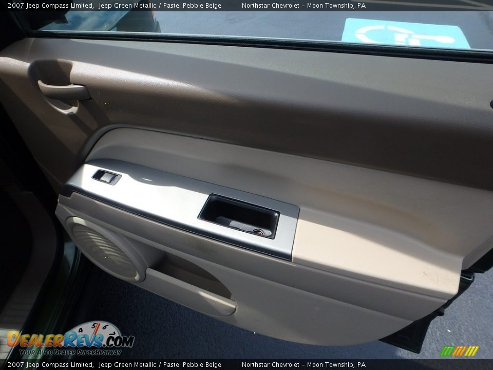 2007 Jeep Compass Limited Jeep Green Metallic / Pastel Pebble Beige Photo #17