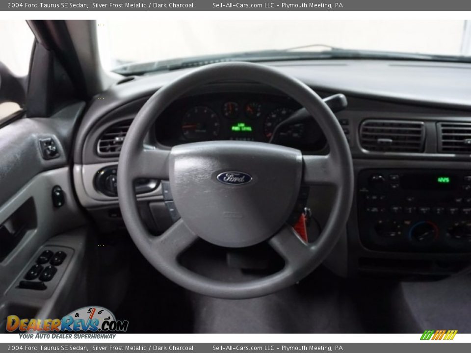 2004 Ford Taurus SE Sedan Silver Frost Metallic / Dark Charcoal Photo #27