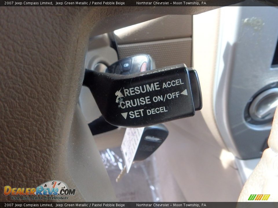 2007 Jeep Compass Limited Jeep Green Metallic / Pastel Pebble Beige Photo #27