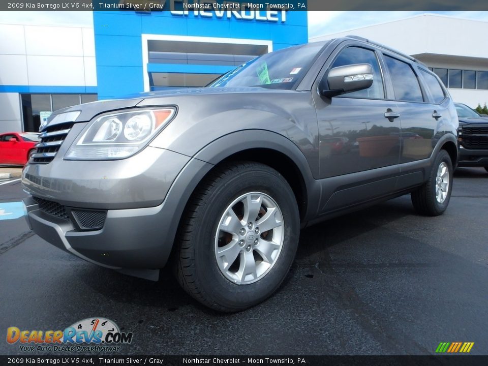 2009 Kia Borrego LX V6 4x4 Titanium Silver / Gray Photo #2