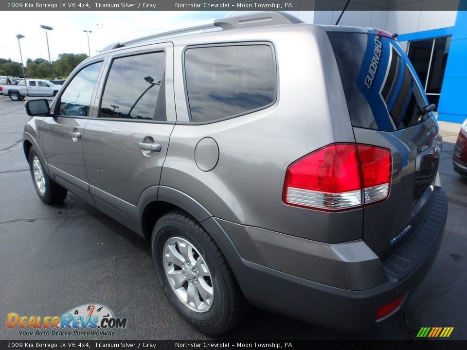 2009 Kia Borrego LX V6 4x4 Titanium Silver / Gray Photo #4