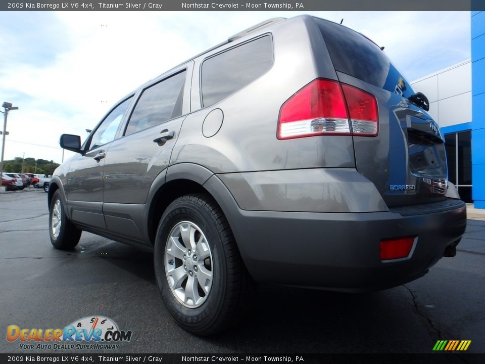 2009 Kia Borrego LX V6 4x4 Titanium Silver / Gray Photo #5
