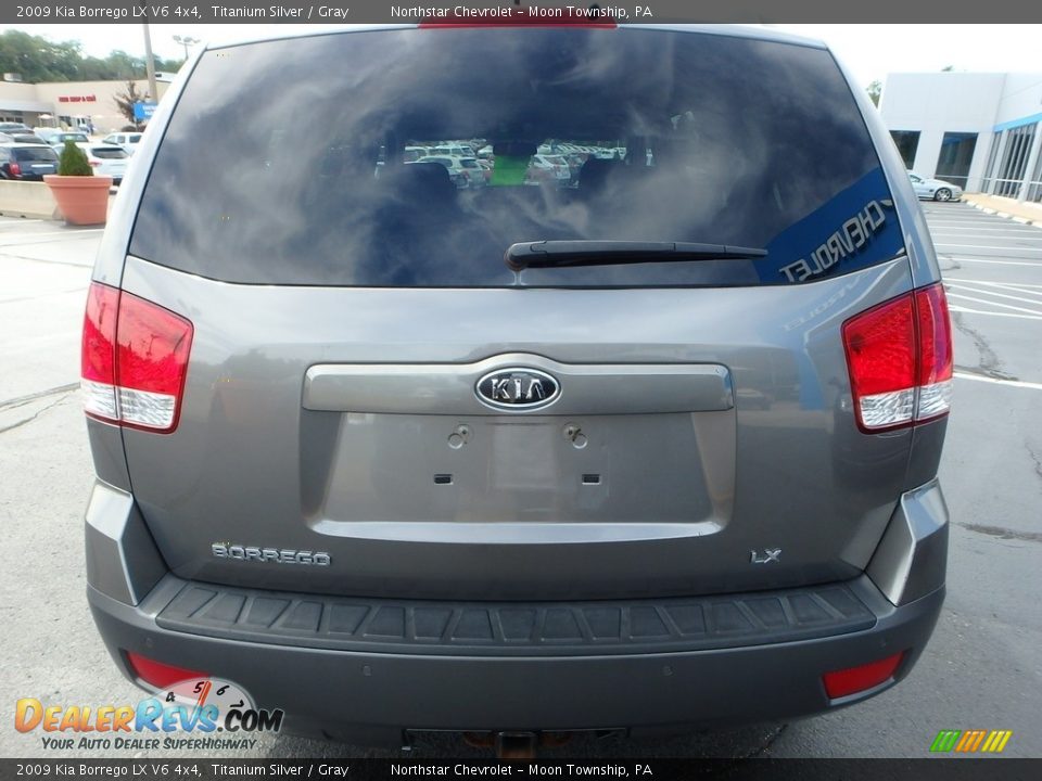 2009 Kia Borrego LX V6 4x4 Titanium Silver / Gray Photo #6
