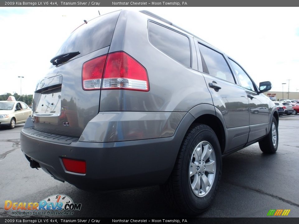 2009 Kia Borrego LX V6 4x4 Titanium Silver / Gray Photo #9