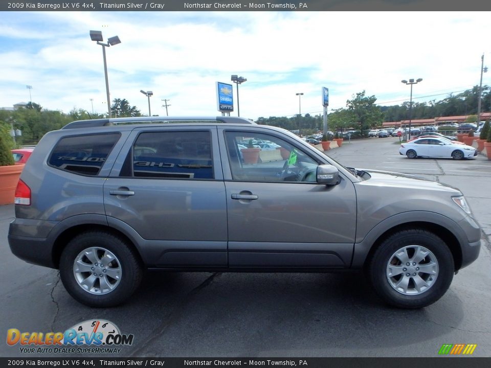 2009 Kia Borrego LX V6 4x4 Titanium Silver / Gray Photo #10