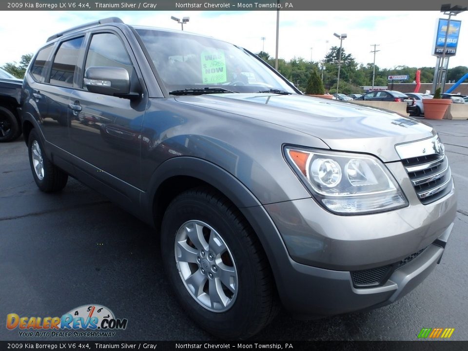 2009 Kia Borrego LX V6 4x4 Titanium Silver / Gray Photo #11