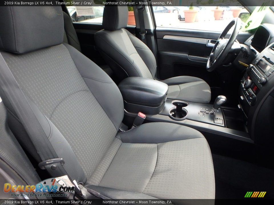 2009 Kia Borrego LX V6 4x4 Titanium Silver / Gray Photo #15