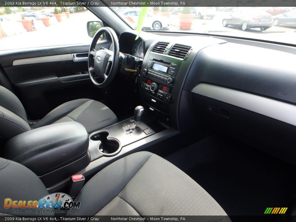 2009 Kia Borrego LX V6 4x4 Titanium Silver / Gray Photo #16