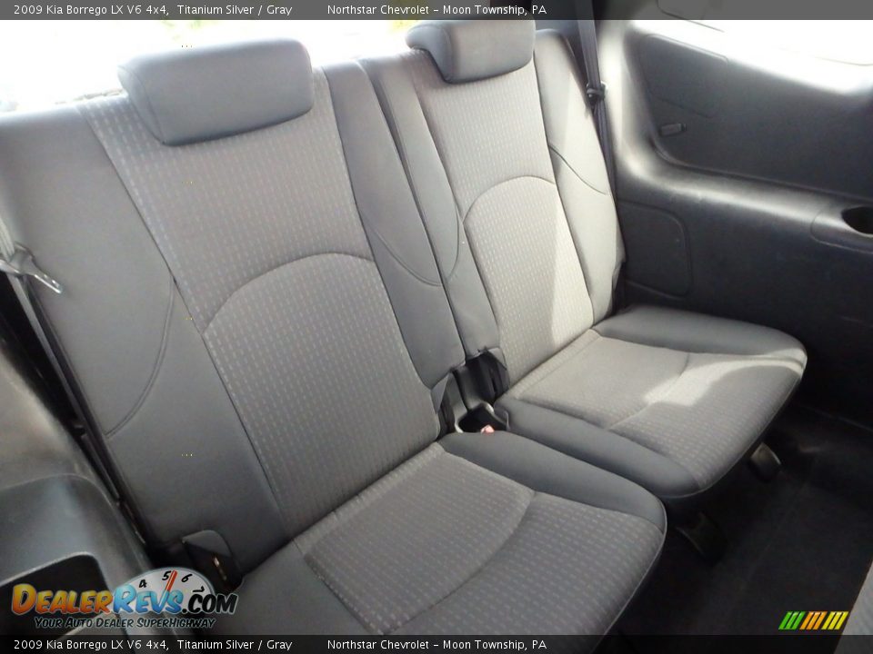 2009 Kia Borrego LX V6 4x4 Titanium Silver / Gray Photo #19