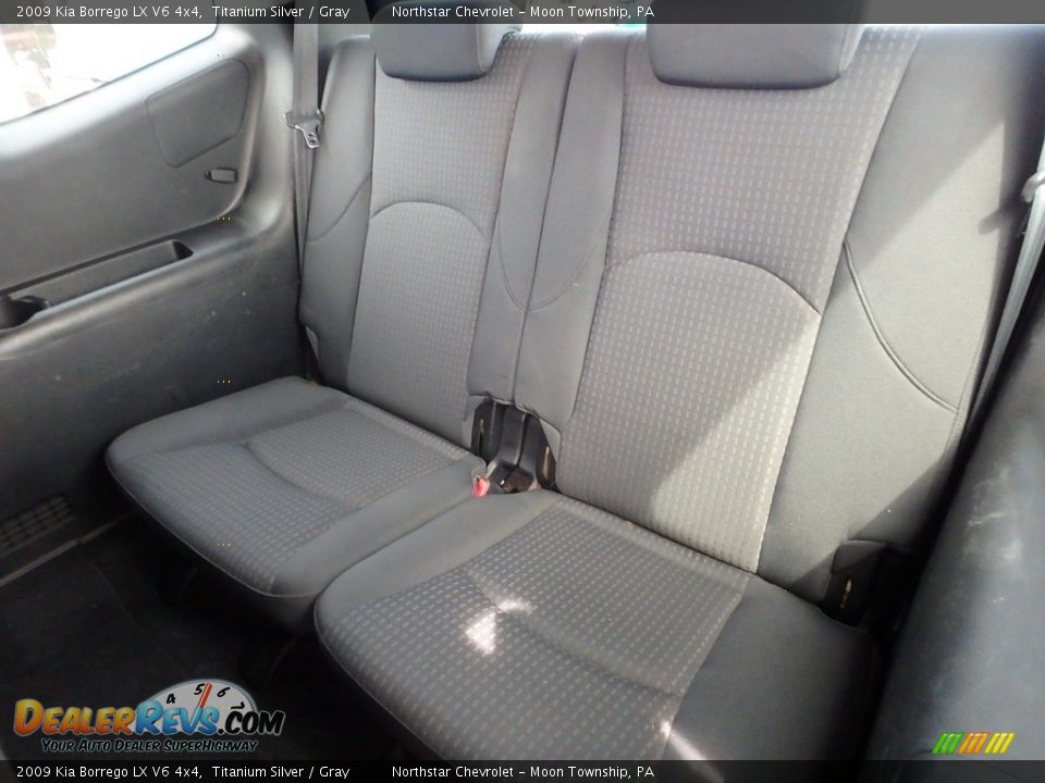 2009 Kia Borrego LX V6 4x4 Titanium Silver / Gray Photo #22